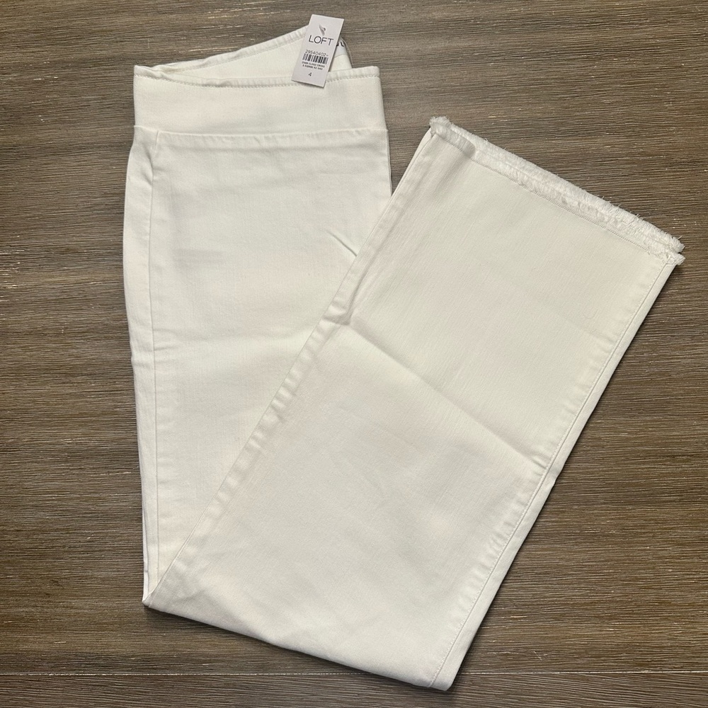 LOFT High Rise Wide Leg Crop Jeans in White - Size: 4